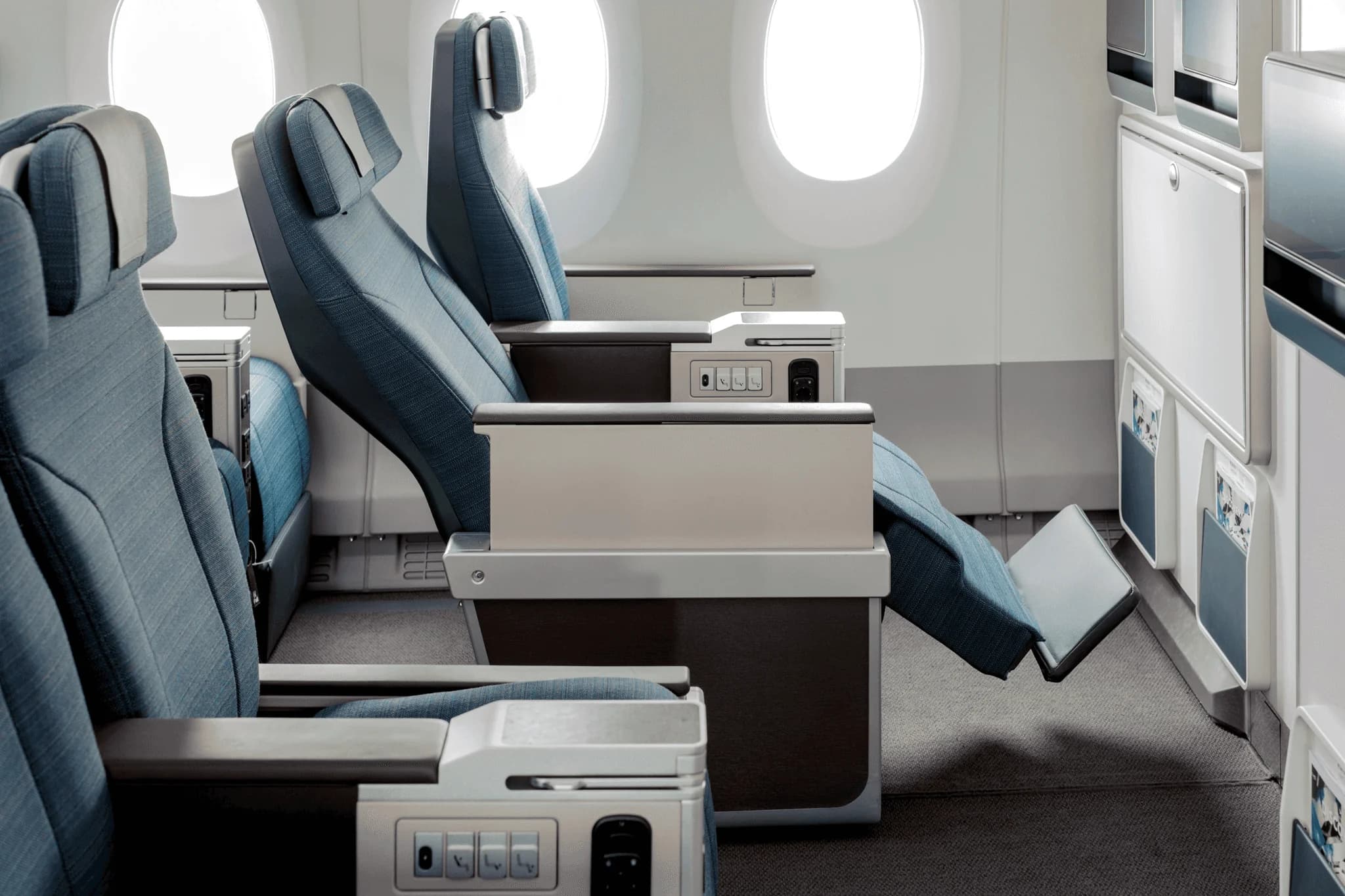 Cathay Pacific A350-900 Premium Economy Seat Guide (2026)