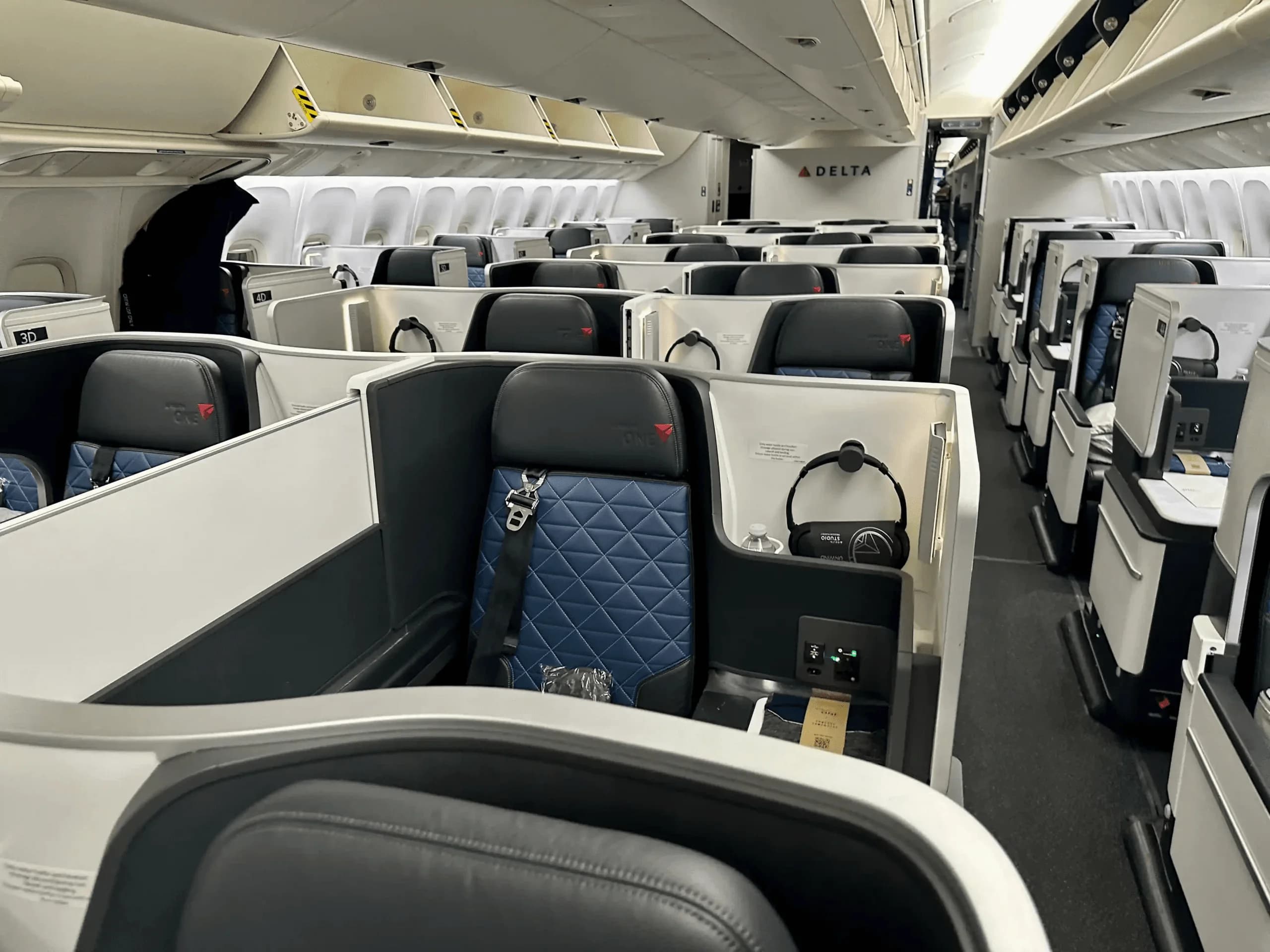 Delta Boeing 767-400ER: Widebody Intelligence for Transatlantic Routes