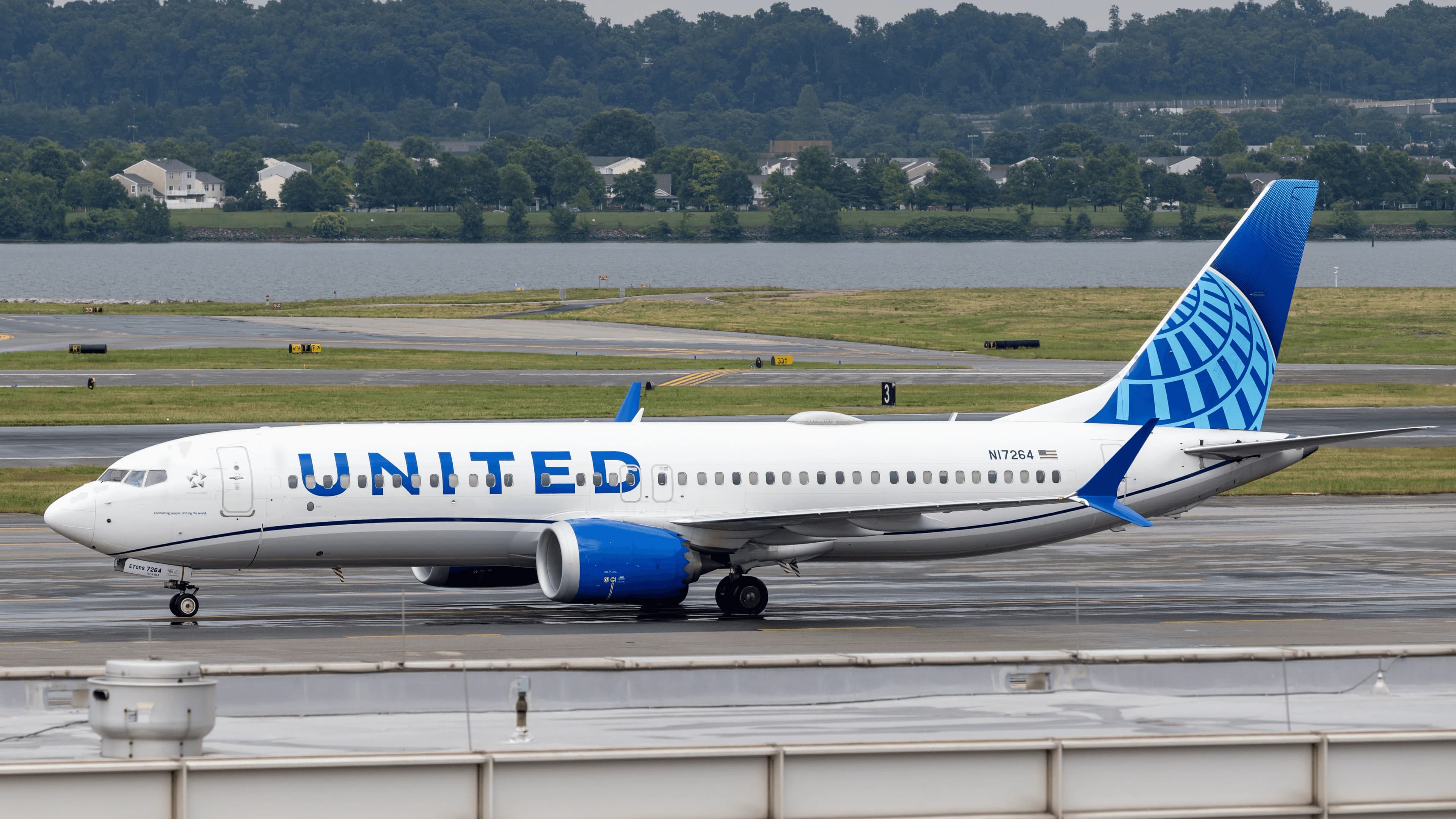 United Airlines Boeing 737 MAX 8 (Domestic Tech Leader)