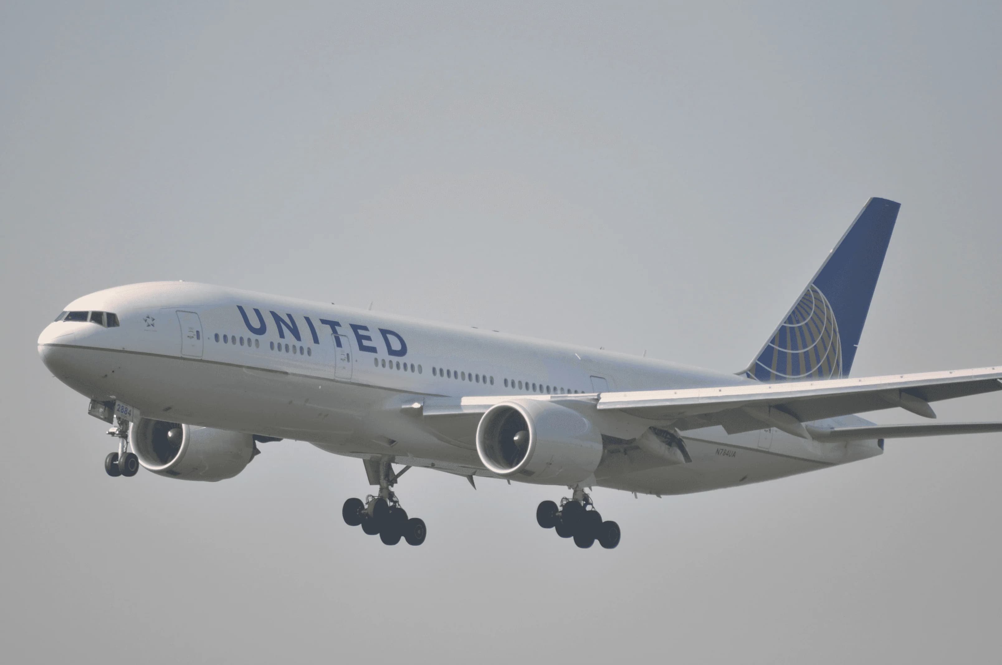 United Boeing 777-200: Polaris Intelligence and Fleet Retrofit Guide