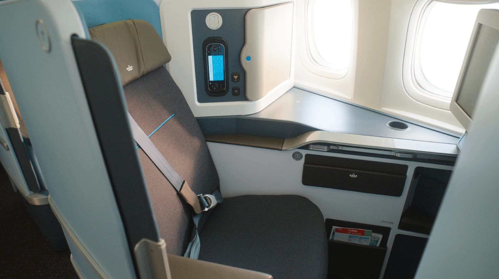 KLM World Business Class Review (2026)