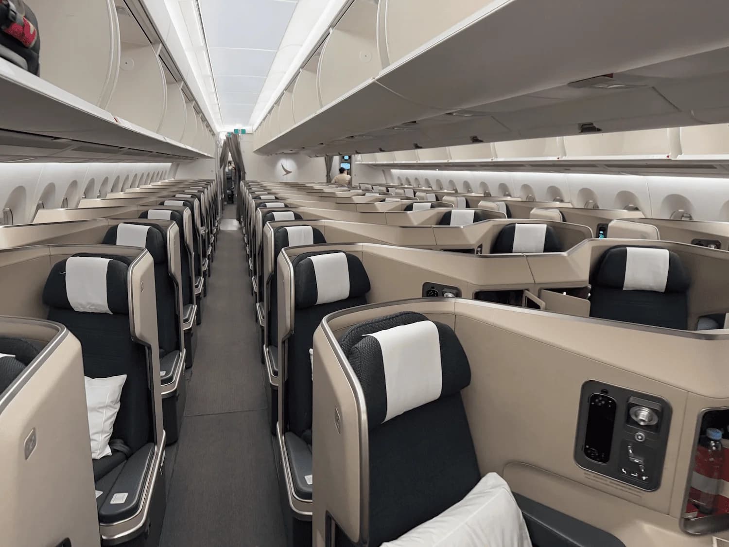 Best Airlines from Los Angeles to Hong Kong (2026)