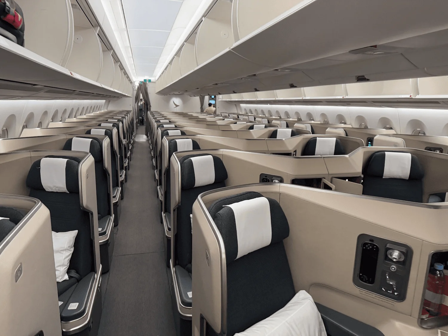 Best Airlines from Los Angeles to Hong Kong (2026)